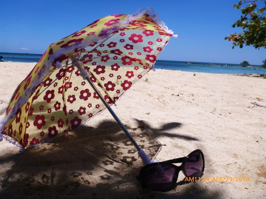 perfect props : li'l umbrella + sunglasses